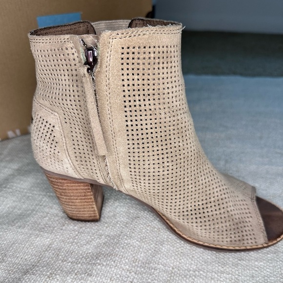 TOMS Majorca Peep Toe Bootie (Stucco Suede Perforated) block heel - Picture 14 of 16